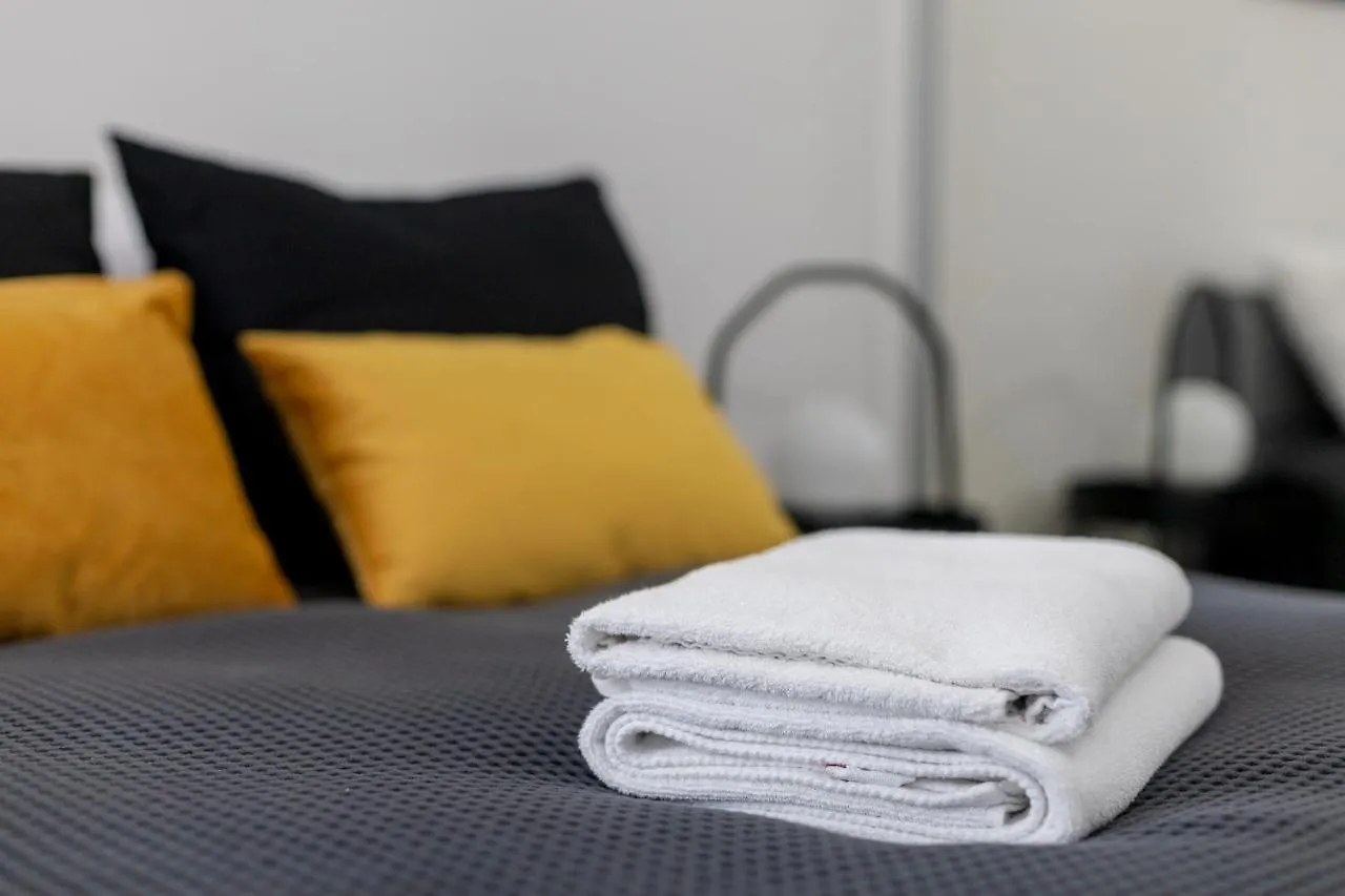 Yellow Sunset Studio Apartment Warsaw